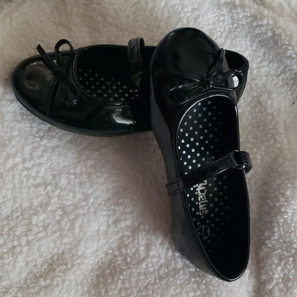 Elegant Black Patent Leather Flats - Picture 2 of 7